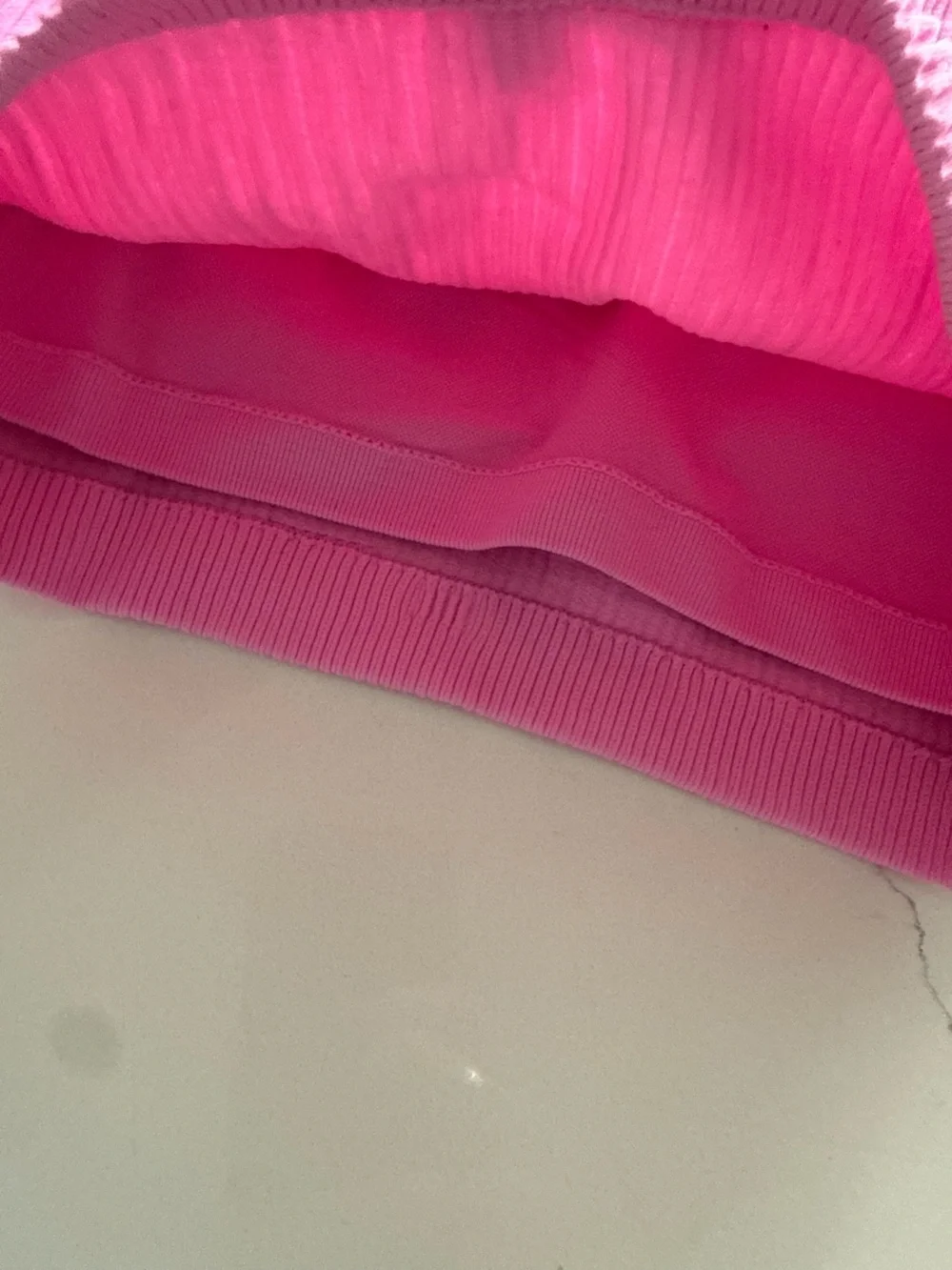 Aerie Vibrant Pink Crop Top 💗 Size Medium (BUILT IN BRA)